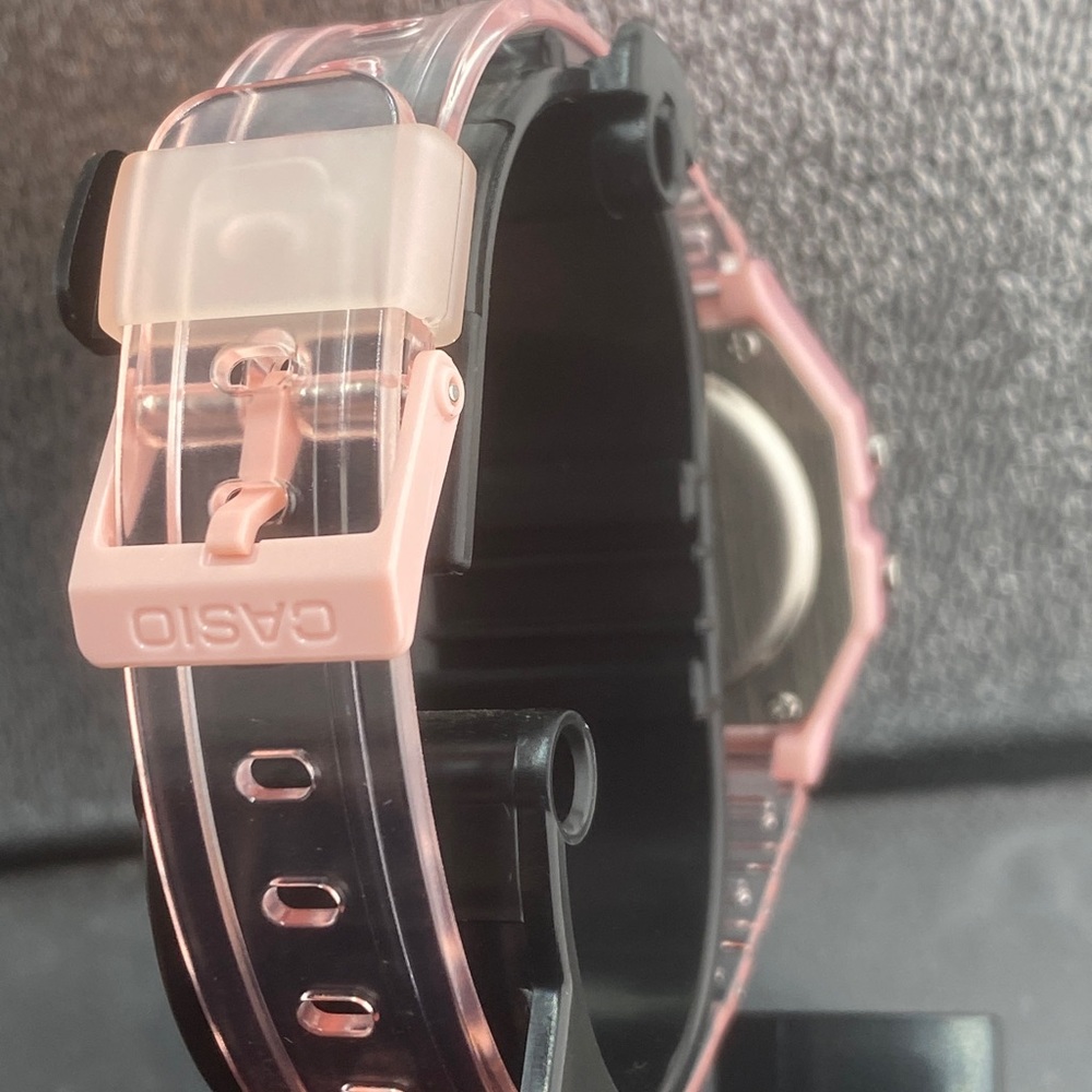Casio Unisex Size Watch 34mm Diameter Rubber Lightweight in wrist Brand New Item - Picture 3 of 16